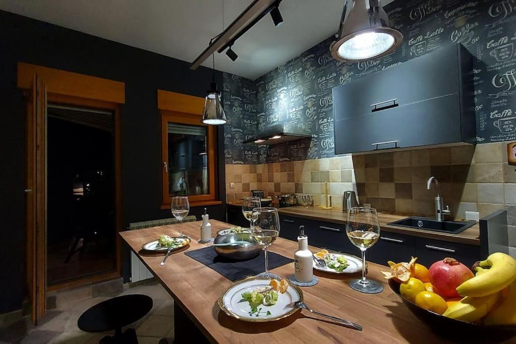 Turquoise Orange, The Art Of Vacation In Belgrade Apartment Exterior foto